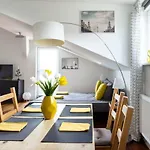 Urban Rooftop Apartment - Berlin Mitte - A C